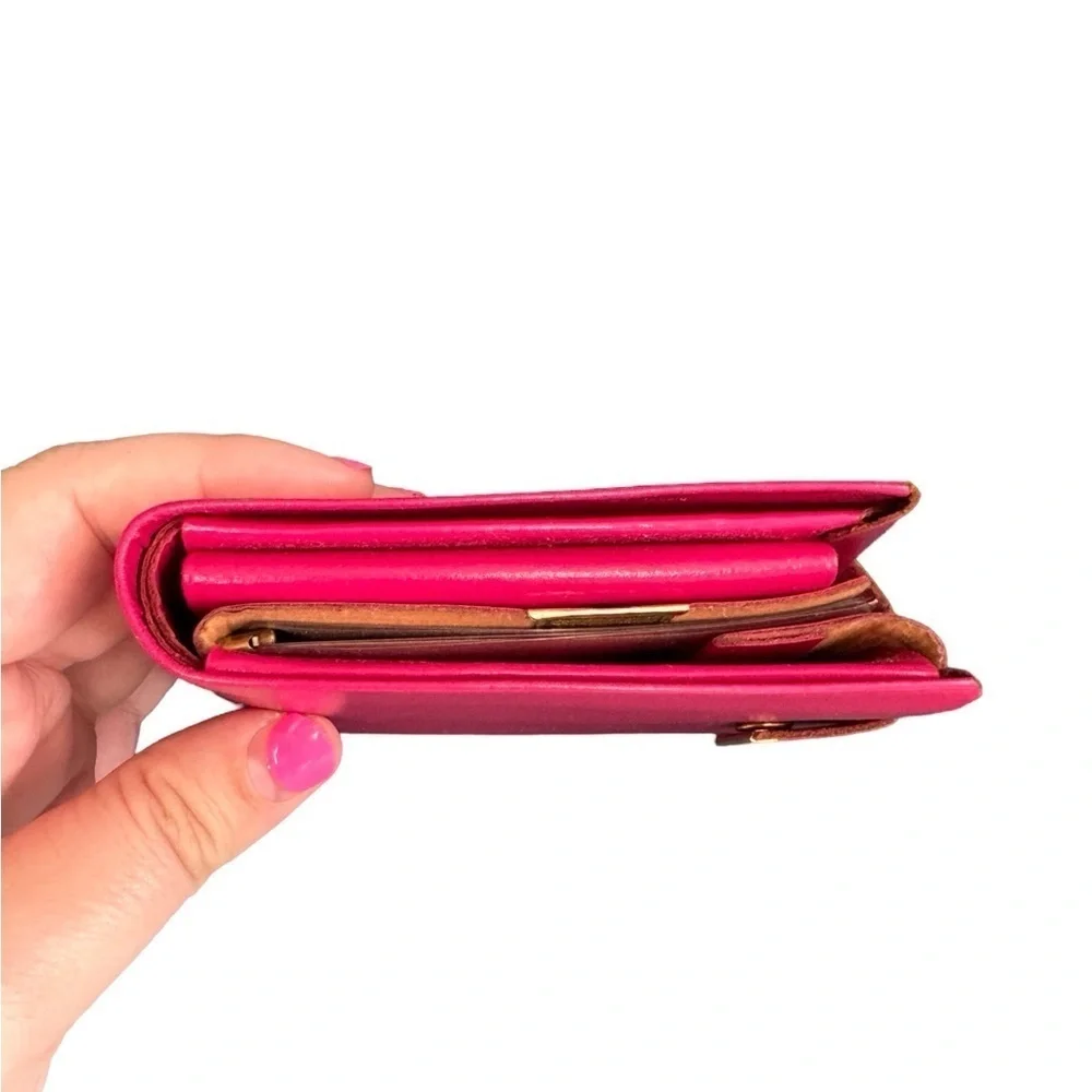 Small Vintage Aristocrat Fifth Avenue Compact Hot Pink Wallet VGUC